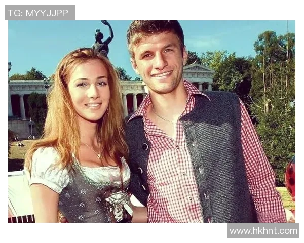 美女与足球明星亲密互动视频展现甜蜜瞬间引发热议