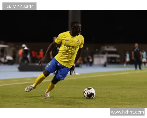 足球明星在赛场上的巅峰时刻展现魅力与风采的最佳瞬间回顾